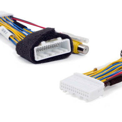 Adaptor pentru conectarea unei camere de marsarier la un monitor Mazda Adaptor pentru conectarea unei camere de marsarier la un monitor Mazda