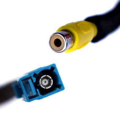 Adaptor pentru conectarea camerei de marsalier FAKRA RCA Adaptor pentru conectarea camerei de marsalier FAKRA RCA