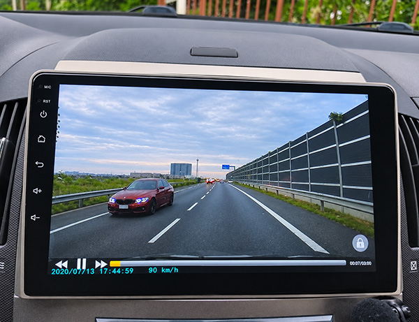 Redarea unei înregistrări de la camera auto pe radioul Android